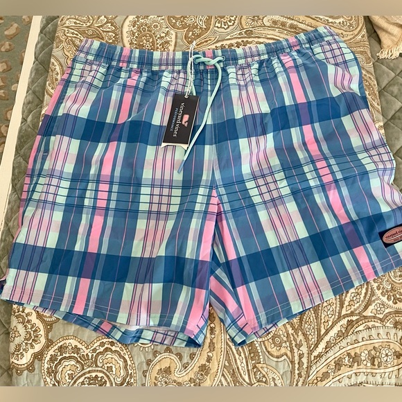 Men’s Vineyard Vines swim trunks